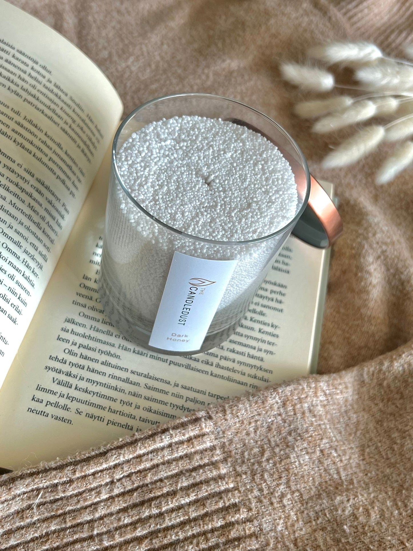 Puuterikynttilä lasissa - Tumma hunaja 160g ~30h